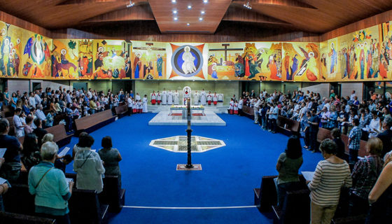 Assembleia cristã - Espaço Litúrgico - Paróquia Nossa Senhor da Esperança - Asa Norte, Brasília/DF