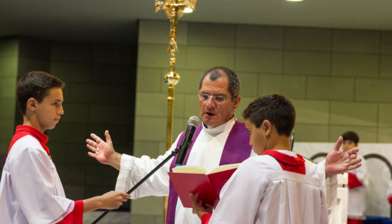 2015 - Padre Bernardo William assume como vigário paroquial. Paróquia Nossa Senhora da Esperança, Asa Norte, Brasília/DF.