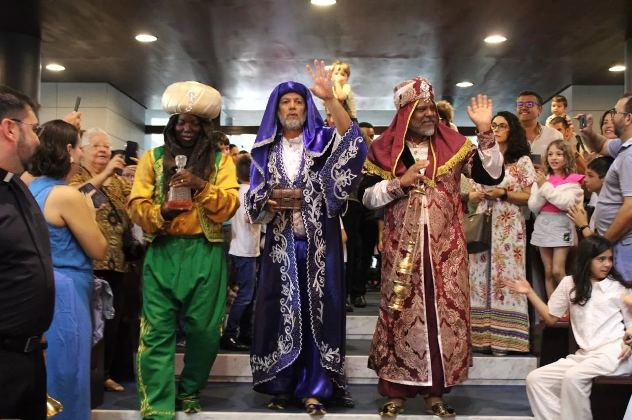 Reis magos chegam em grande estilo e encantam fiéis na celebração da epifania 1 5 jpeg – pnse – paróquia nossa senhora da esperança